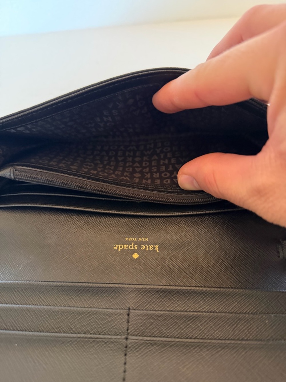 Kate Spade Kirk Park Saffiano Veronique Bow Clutch Wallet Black Beige. - Picture 6 of 6